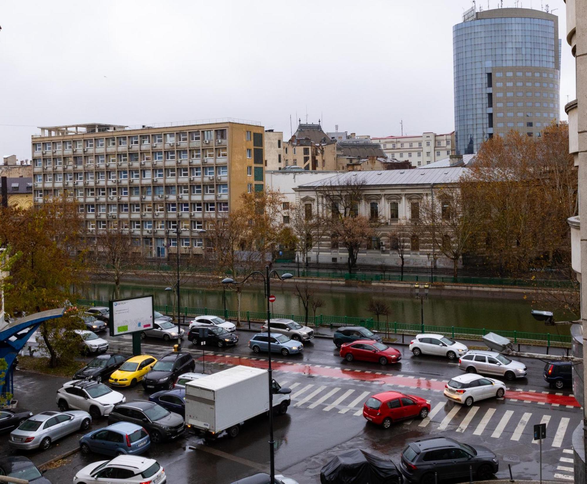 Apartment Old Deluxe - River View ! Bucharest